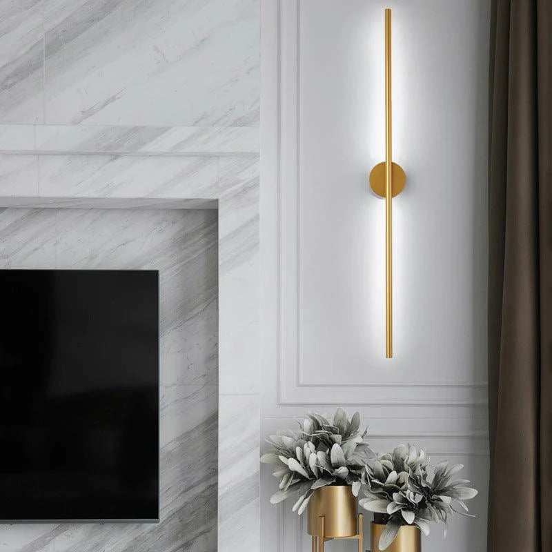 Halo Beam Wall Light – Sleek Gold Vertical Glow