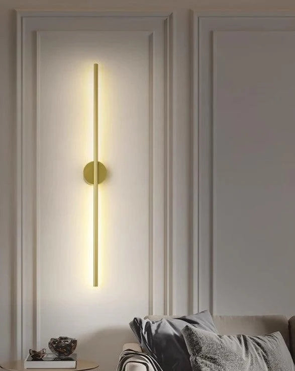 Halo Beam Wall Light – Sleek Gold Vertical Glow