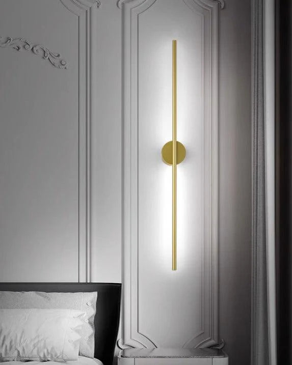 Halo Beam Wall Light – Sleek Gold Vertical Glow