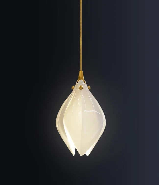 PetalGlow Pendant Light– Artistic Glass Illumination