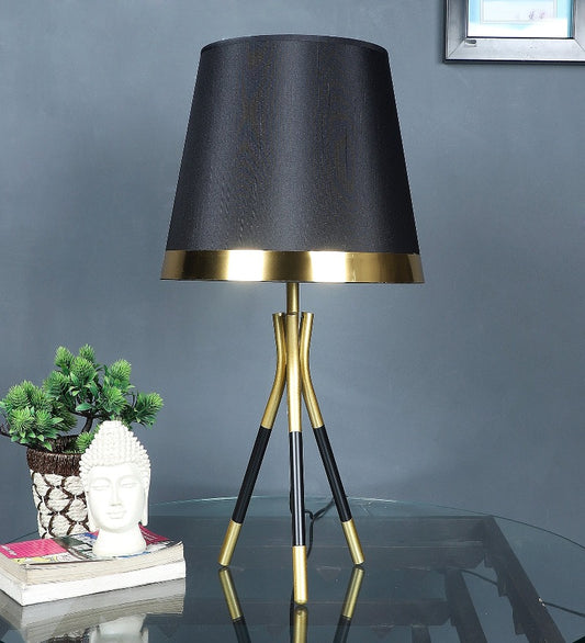 TRIPOD TABLE LAMP