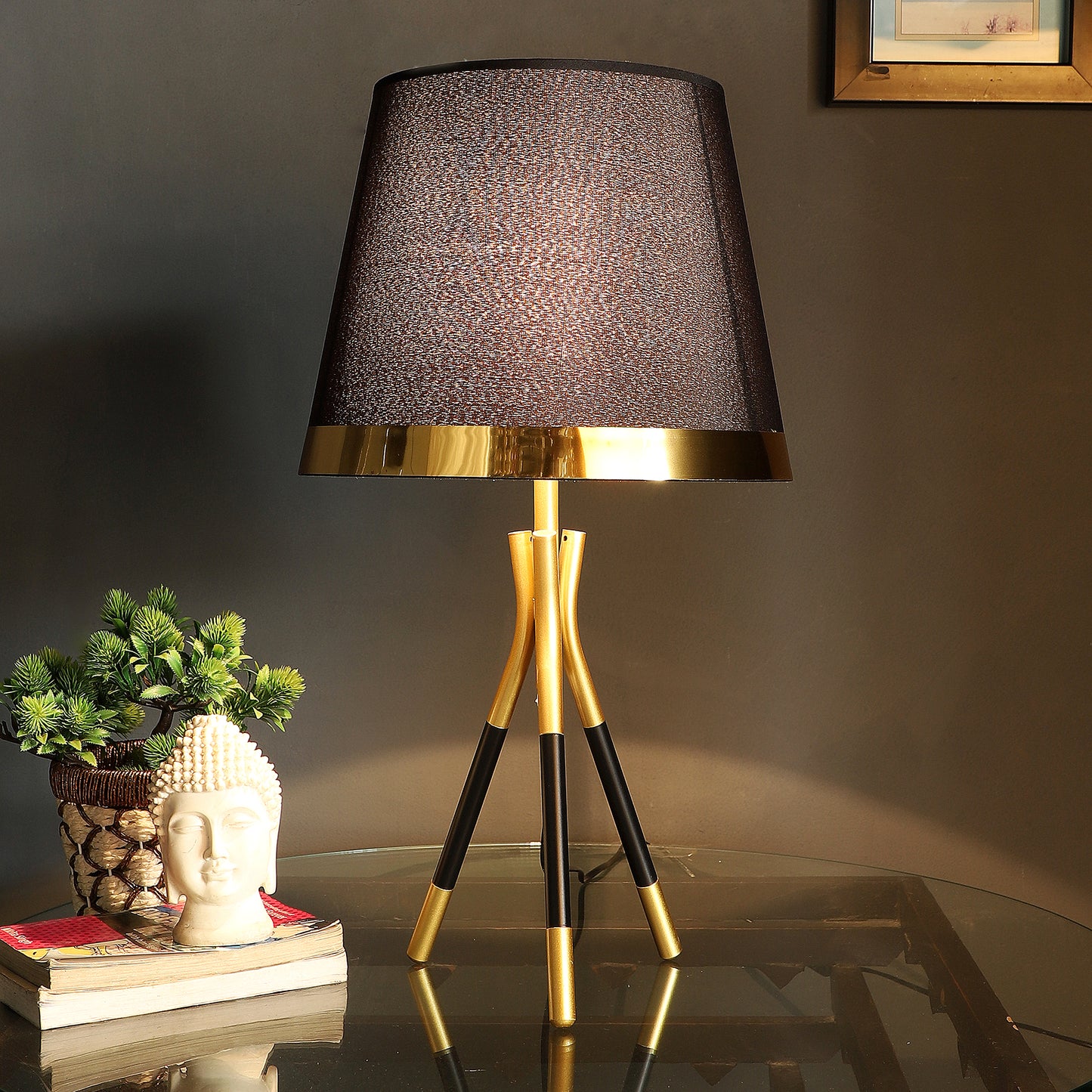 TRIPOD TABLE LAMP